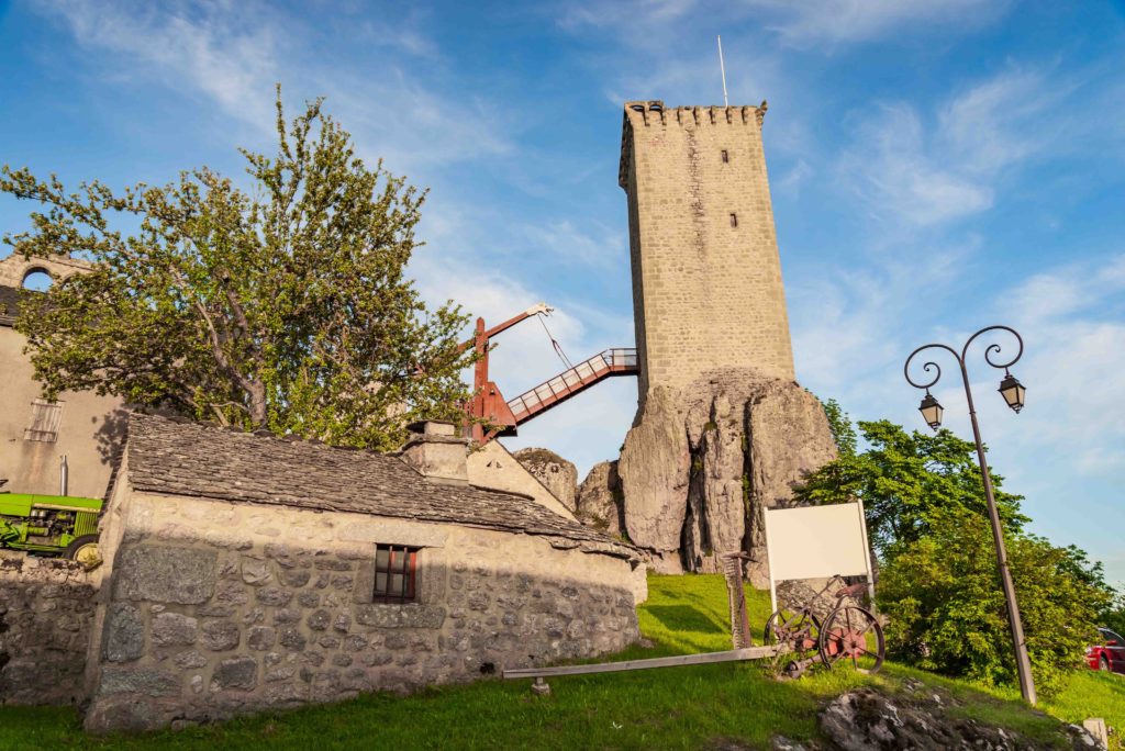 La Tour d'Apcher une des activités incontournables autour du Malzieu © Ludo Visuel