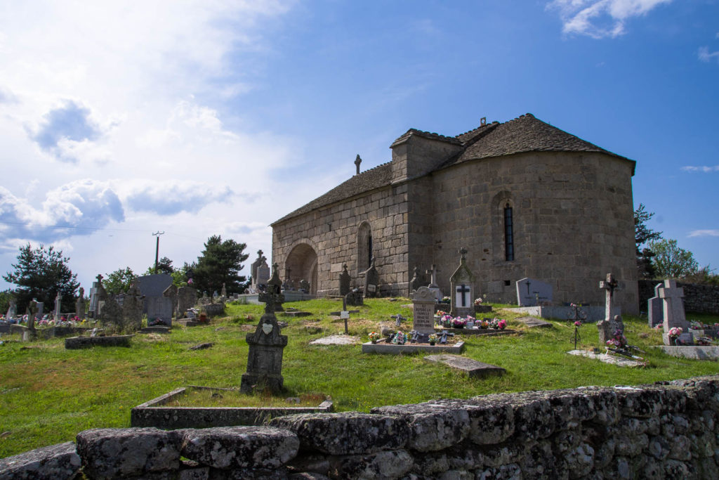 Chapelle romane de Saint-Pierre-le-Vieux ©Marion Larguier